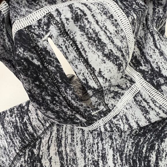 Lululemon Runbeam Hoodie Top Half Zip Texture Twist Athletic Black Gray Women 4 - Picture 10 of 11